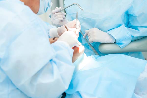When To Go To An Emergency Dentist For A Toothache
